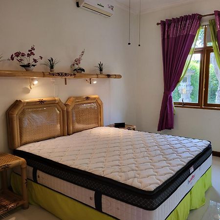 Dennis Holiday Bungalow Jasri Esterno foto